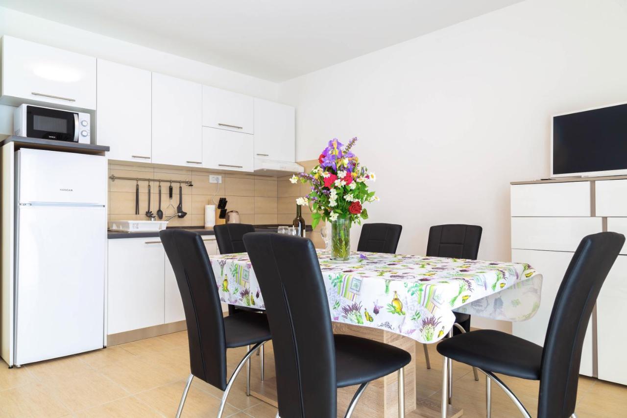 Apartments Raspolic 카스타브 외부 사진