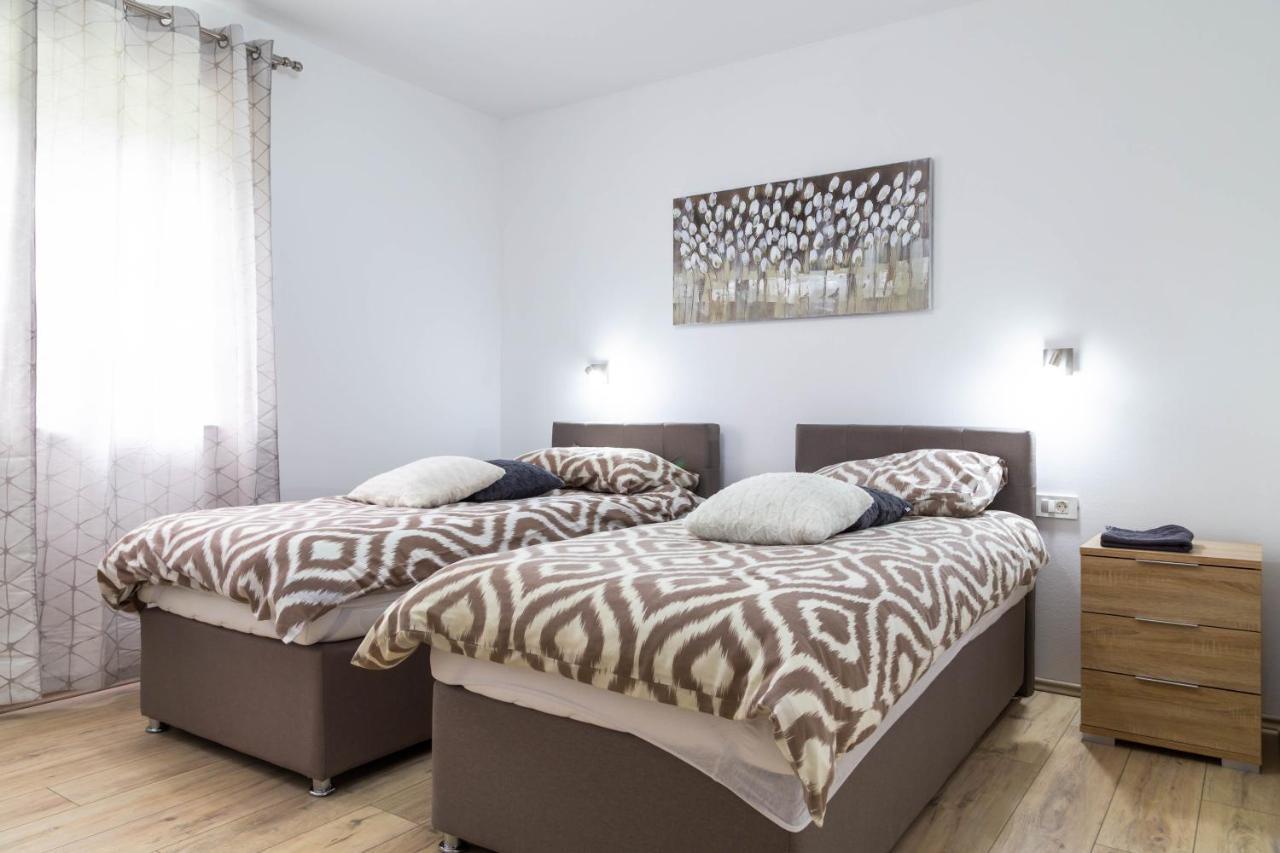 Apartments Raspolic 카스타브 외부 사진