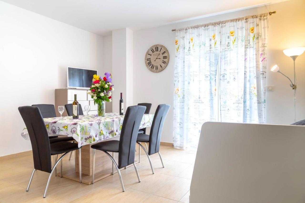 Apartments Raspolic 카스타브 외부 사진