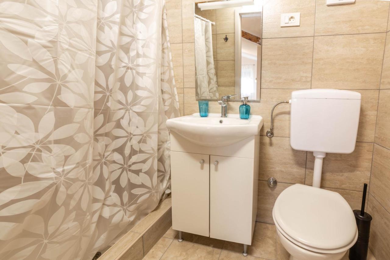 Apartments Raspolic 카스타브 외부 사진