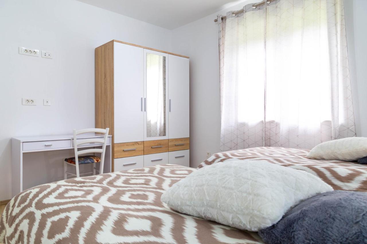 Apartments Raspolic 카스타브 외부 사진