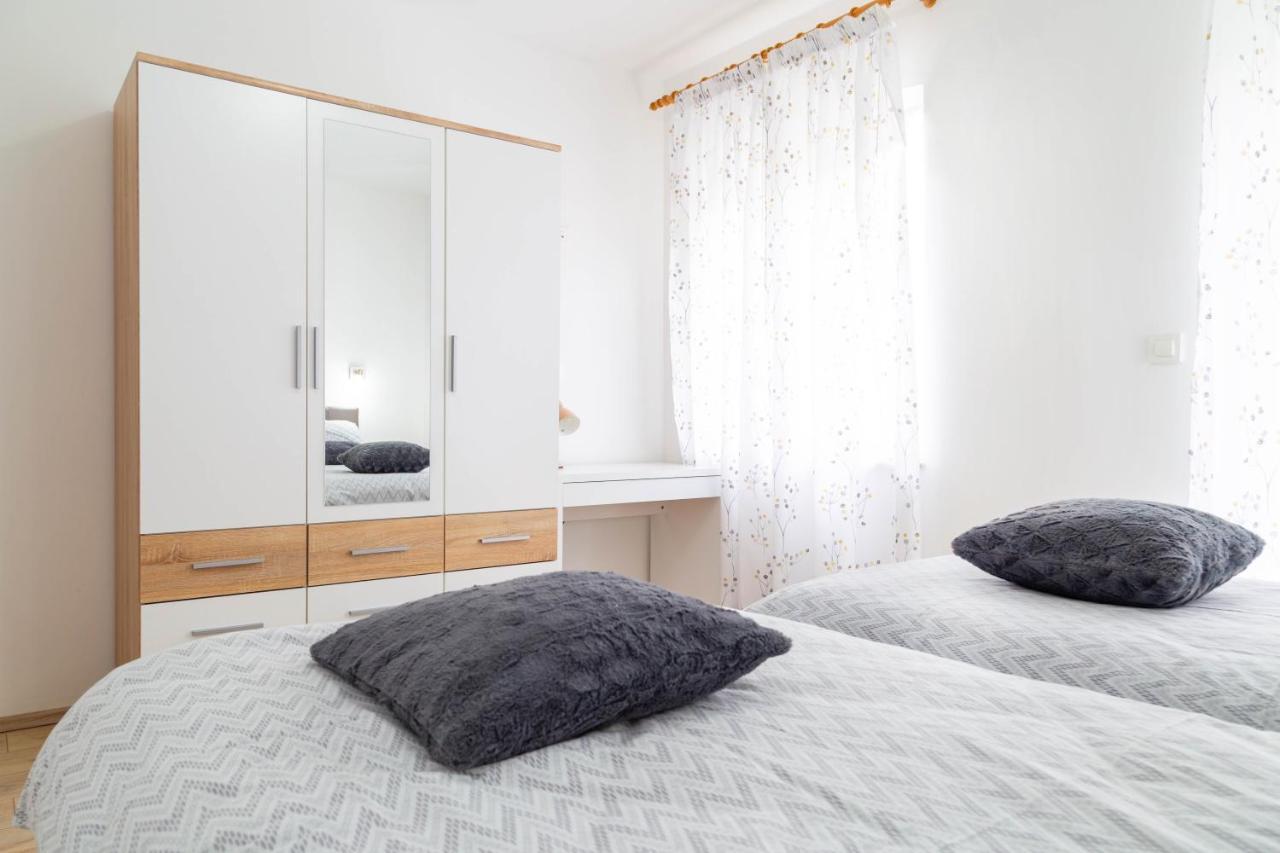 Apartments Raspolic 카스타브 외부 사진