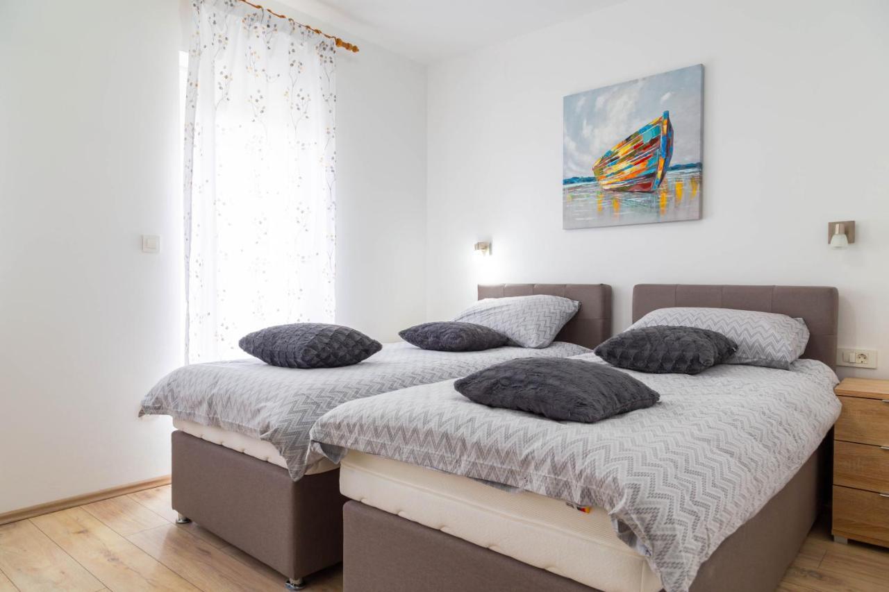 Apartments Raspolic 카스타브 외부 사진