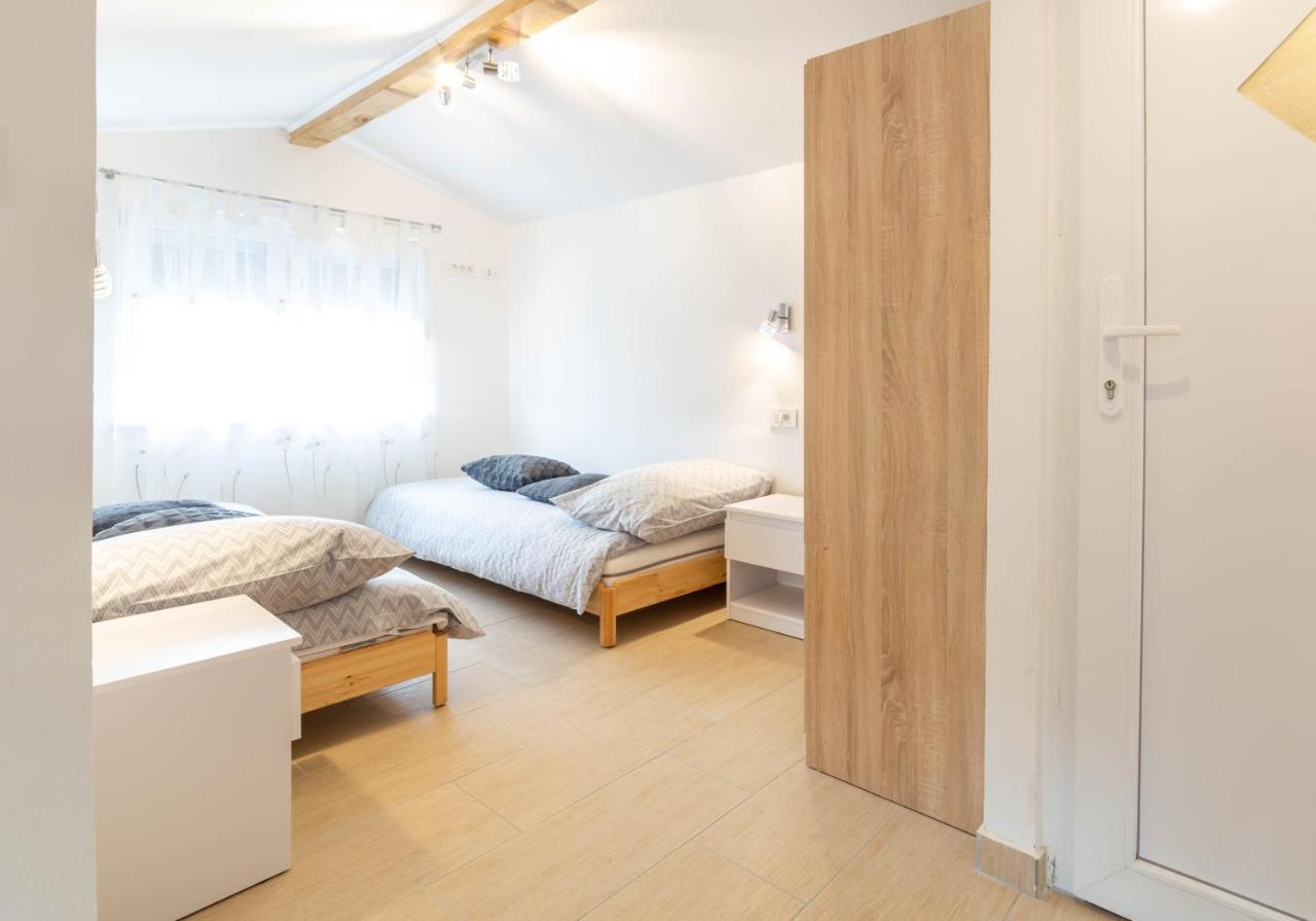 Apartments Raspolic 카스타브 외부 사진