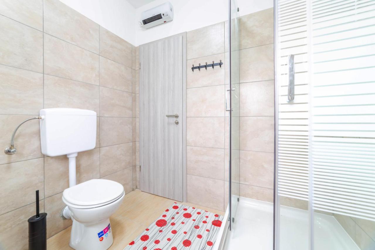 Apartments Raspolic 카스타브 외부 사진