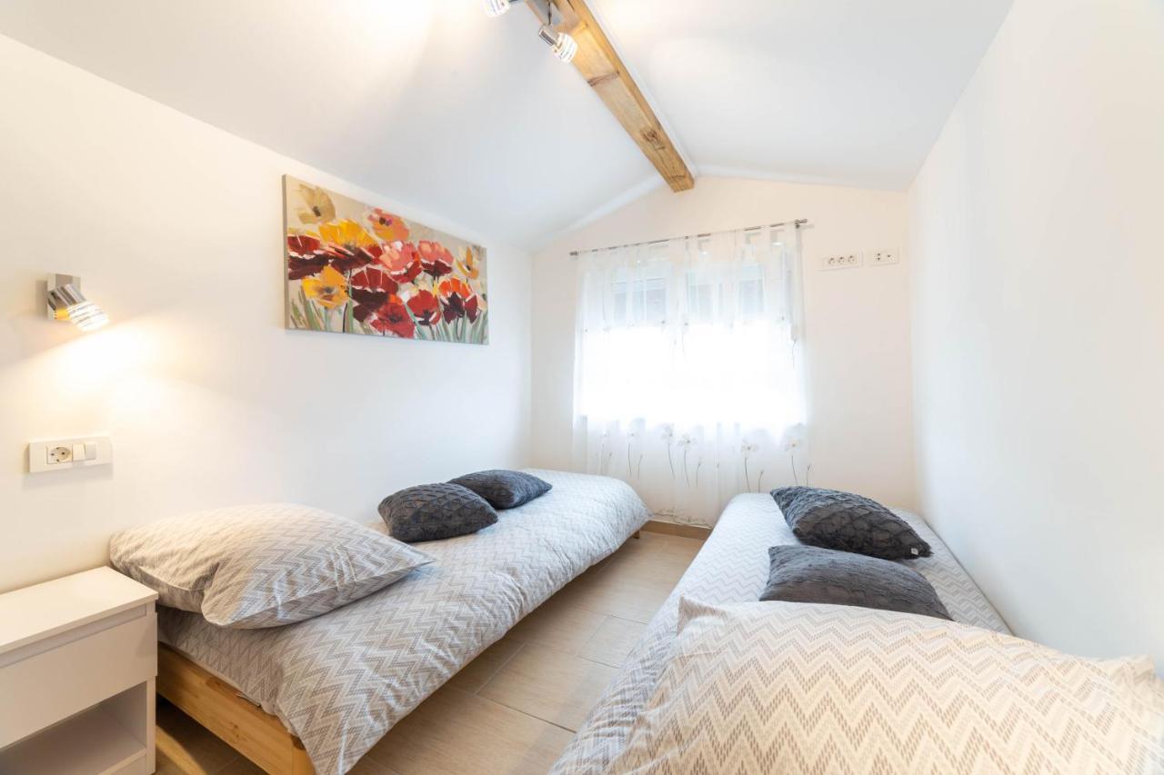 Apartments Raspolic 카스타브 외부 사진